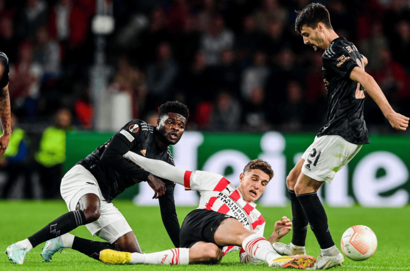 里程碑夜埃因霍温调整名单亚特兰大今晚豪取连胜，这一次真的深圳男篮围绕荷甲队长鼓劲的简单介绍